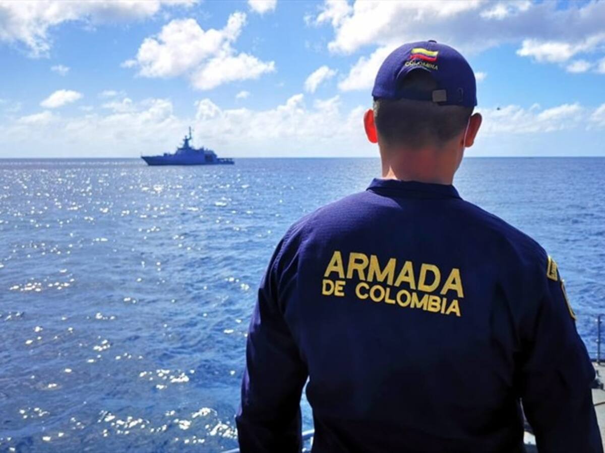 Urabá: Una embarcación de la Armada chocó con una lancha artesanal; un menor está desaparecido