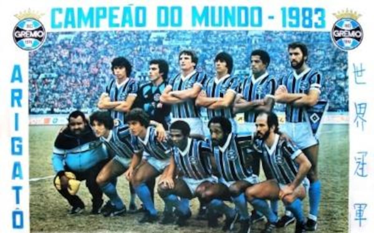 GREMIO CAMPEÓN 1983ARRIBA DE IZQ-DER: Paulo Roberto, Mazaropi, Baidek, China, Paulo Cesar, De León.ABAJO MISMO ORDEN: Massagista Banha, Renato, Osvaldo, Tarciso, Paulo Cézar Lima, Mário Sergio.