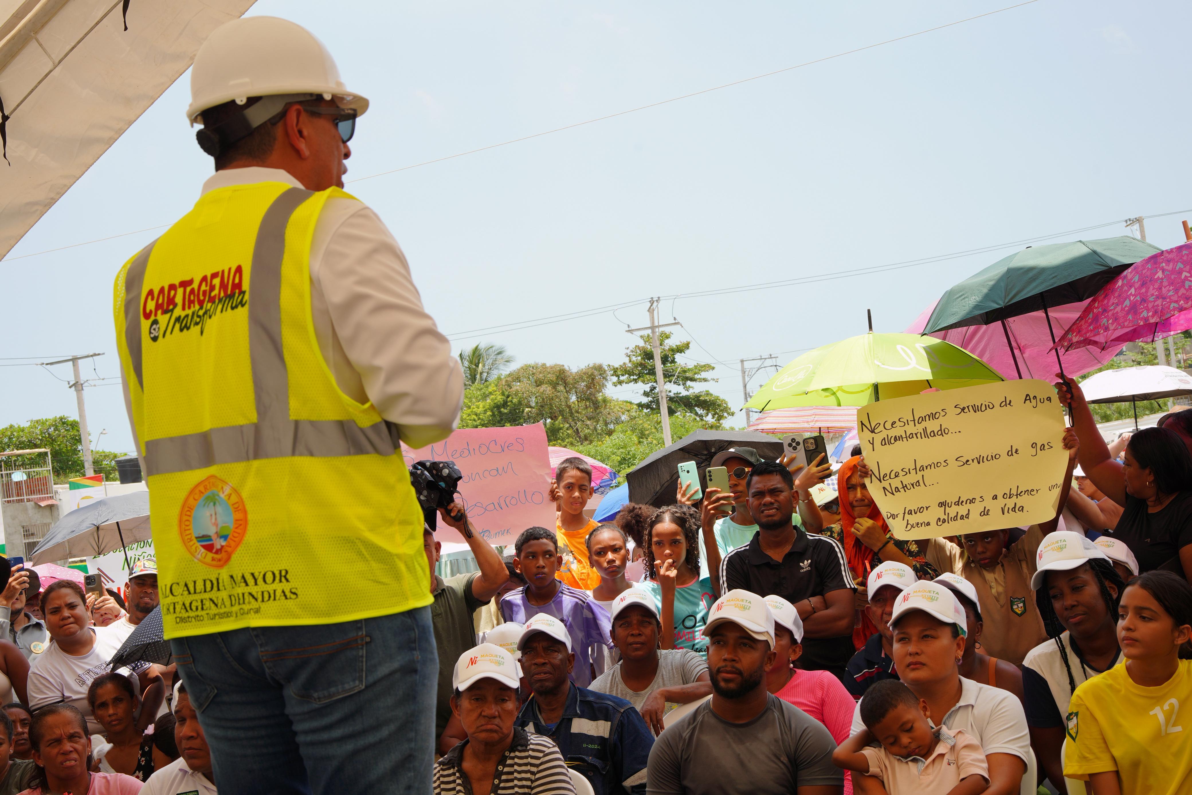 97 familias de Villa Hermosa agradecieron al alcalde Dumek Turbay por solucionarles la energía