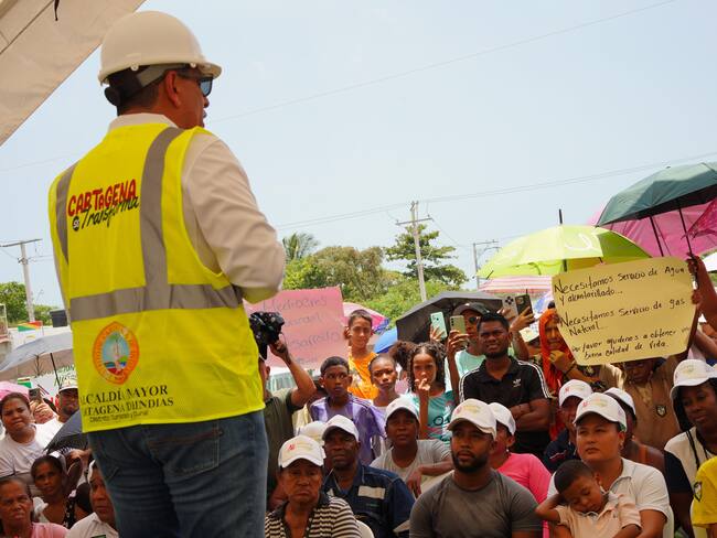 97 familias de Villa Hermosa agradecieron al alcalde Dumek Turbay por solucionarles la energía
