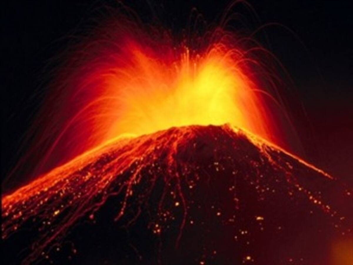 Un muerto y tres niños desaparecidos por la erupción de un volcán en Guatemala