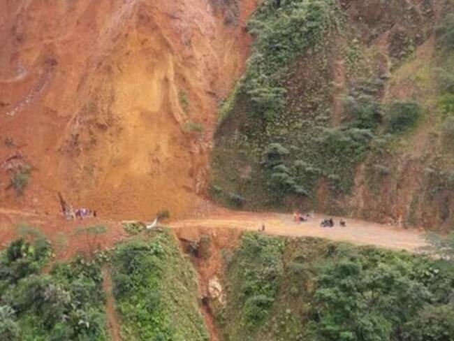 Ya son ocho las víctimas mortales rescatadas del derrumbe en la vía Quibdó - Medellín