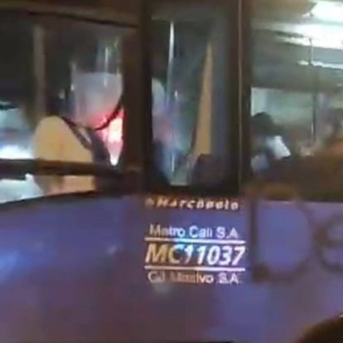 Empezaron protestando por el abuso de autoridad y terminaron en vandalismo