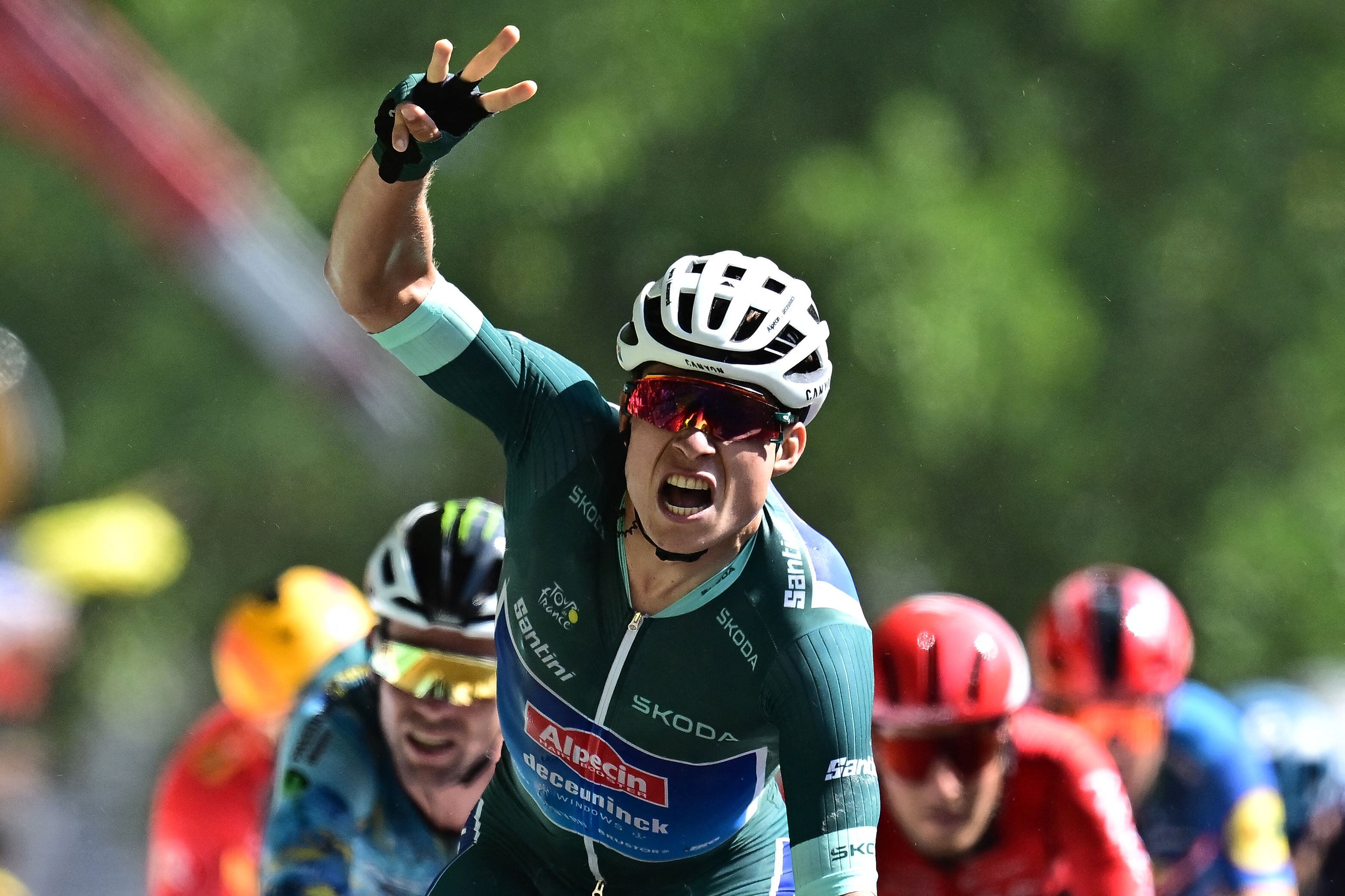 Jasper Philipsen se impuso en la séptima etapa del Tour. (Photo by Marco BERTORELLO / AFP) (Photo by MARCO BERTORELLO/AFP via Getty Images)