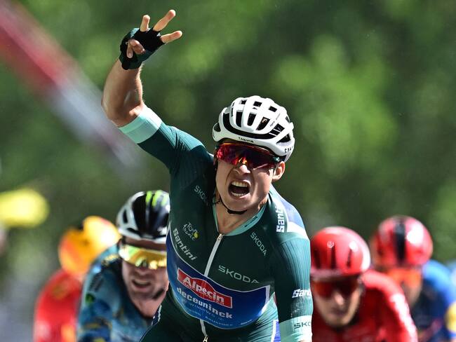 Jasper Philipsen se impuso en la séptima etapa del Tour. (Photo by Marco BERTORELLO / AFP) (Photo by MARCO BERTORELLO/AFP via Getty Images)