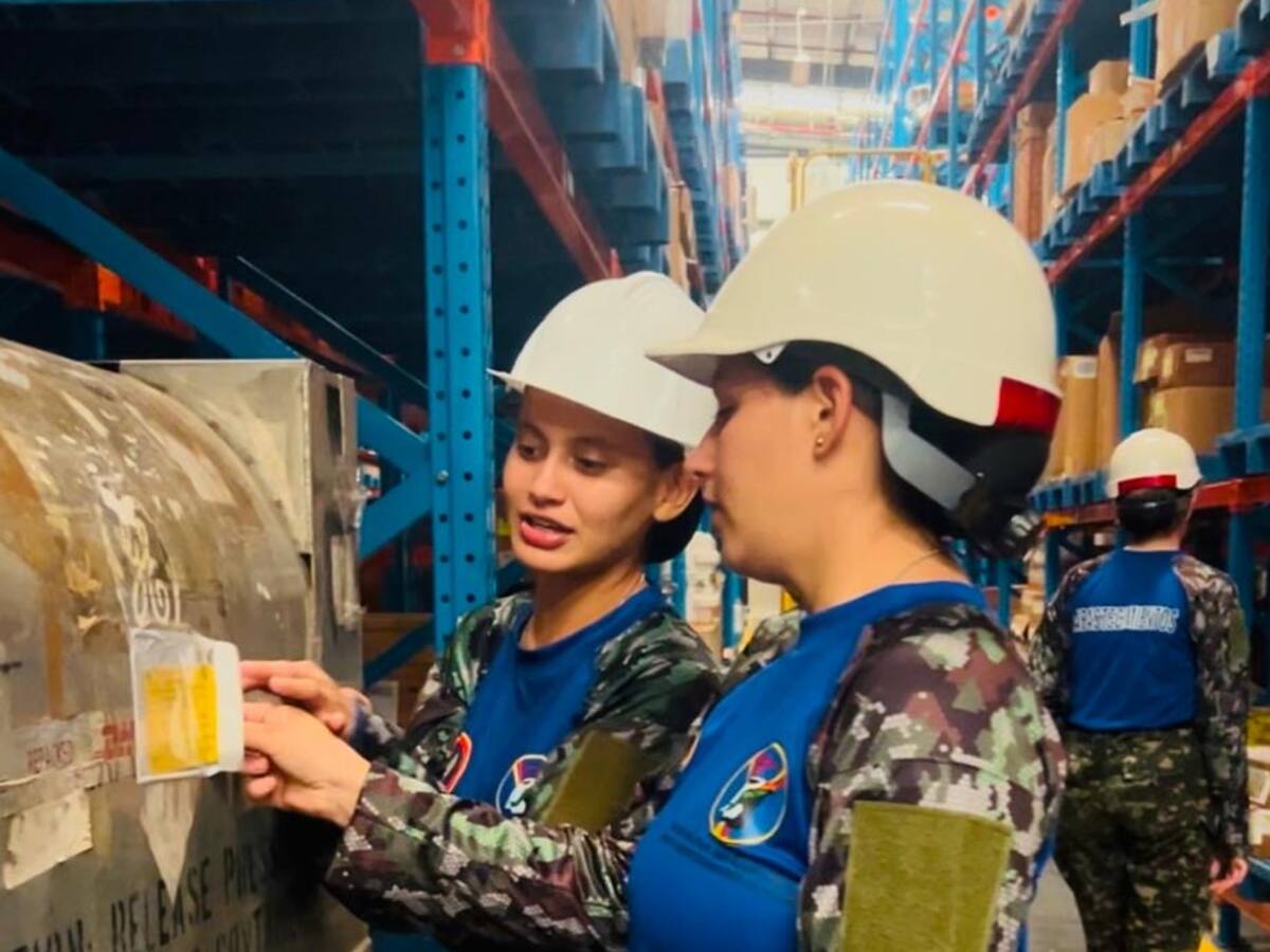 Nueve mujeres hacen historia al certificarse en conservación de componentes aeronáuticos en el Ejército