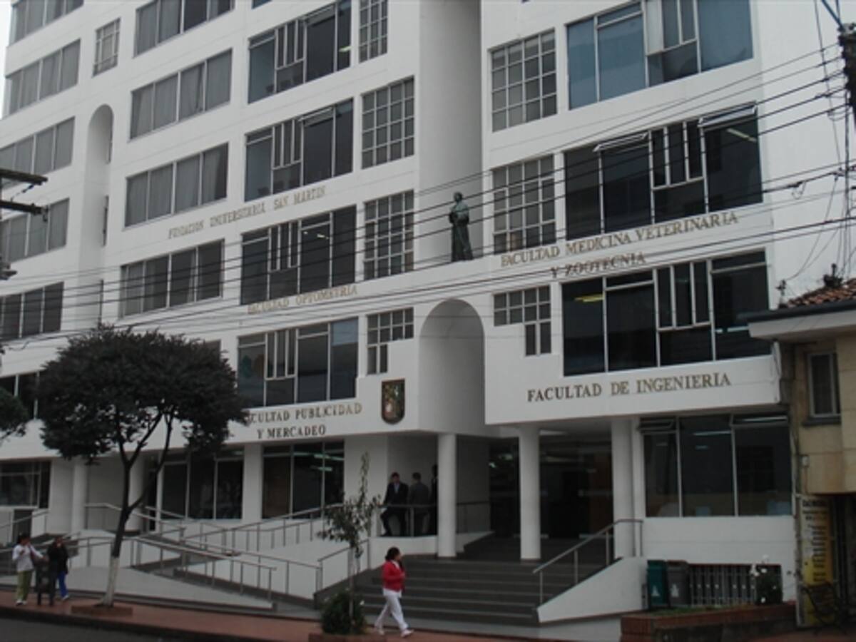 Dineros de matrículas en la San Martín los desviaban hacia restaurantes