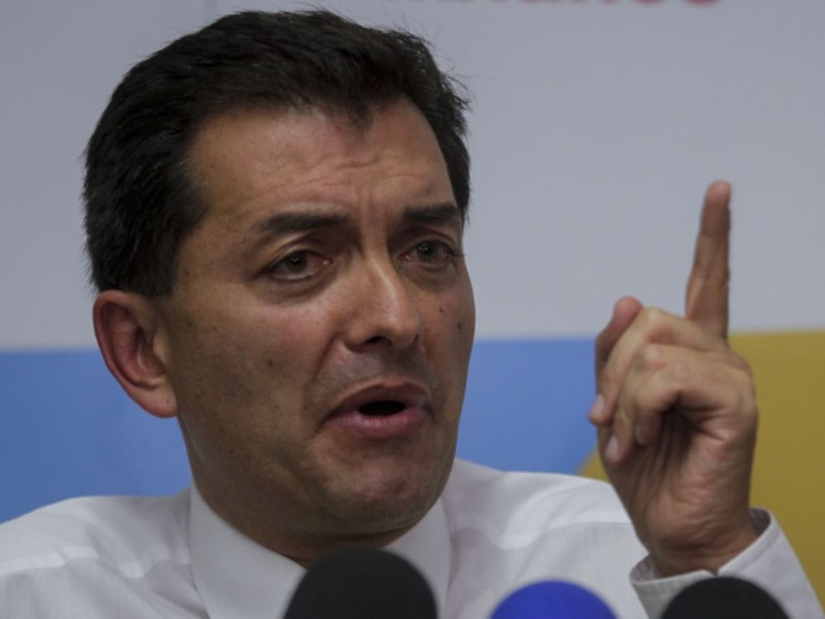 Luis Alfonso Hoyos busca frenar su extradición