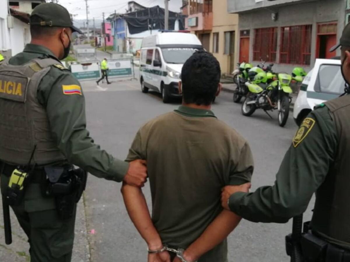 Muere un menor de edad tras una riña al interior de una vivienda