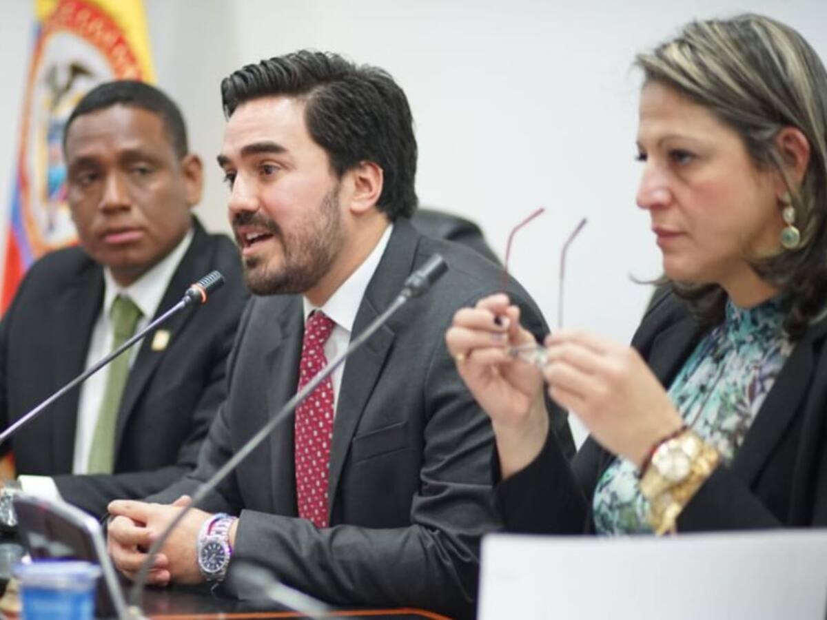"Criticamos el aumento burocrático de Santos y ahora no tenemos memoria"