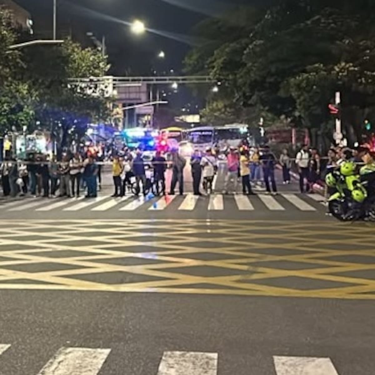 Balacera en Medellín deja un policía herido y un civil muerto