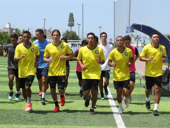 El club que rescindió el contrato de todos sus futbolistas por el COVID-19