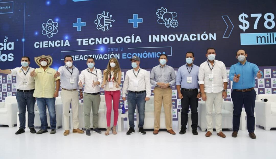 Gobernadores que participaron de la firma. Cortesía: @MincienciasCo 