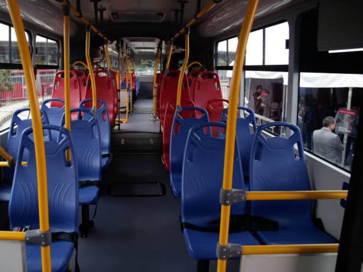 Concejo de Bogotá decidirá si las sillas rojas de Transmilenio, en horas pico, serán solo para mujeres