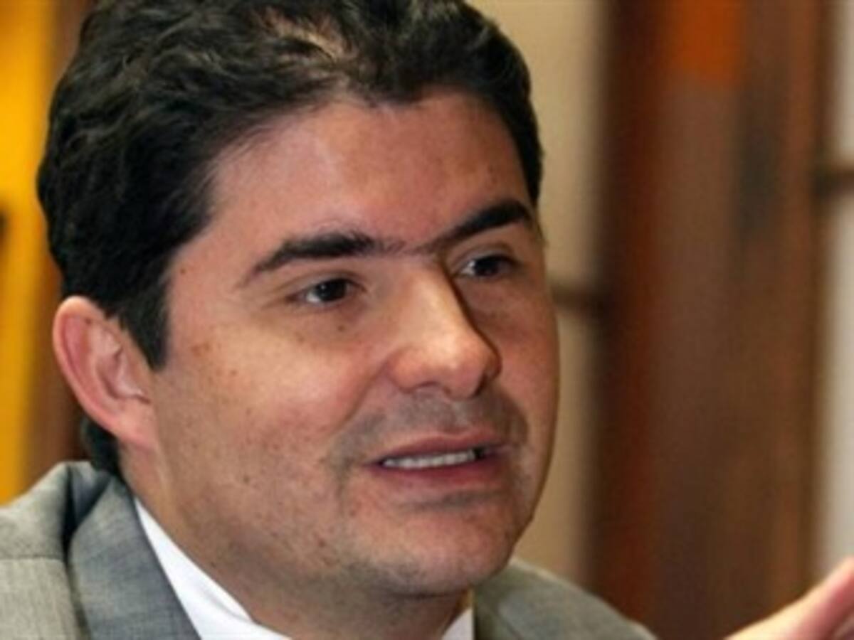Minvivienda invita a Robledo a entrega de casas gratis en Santa Marta
