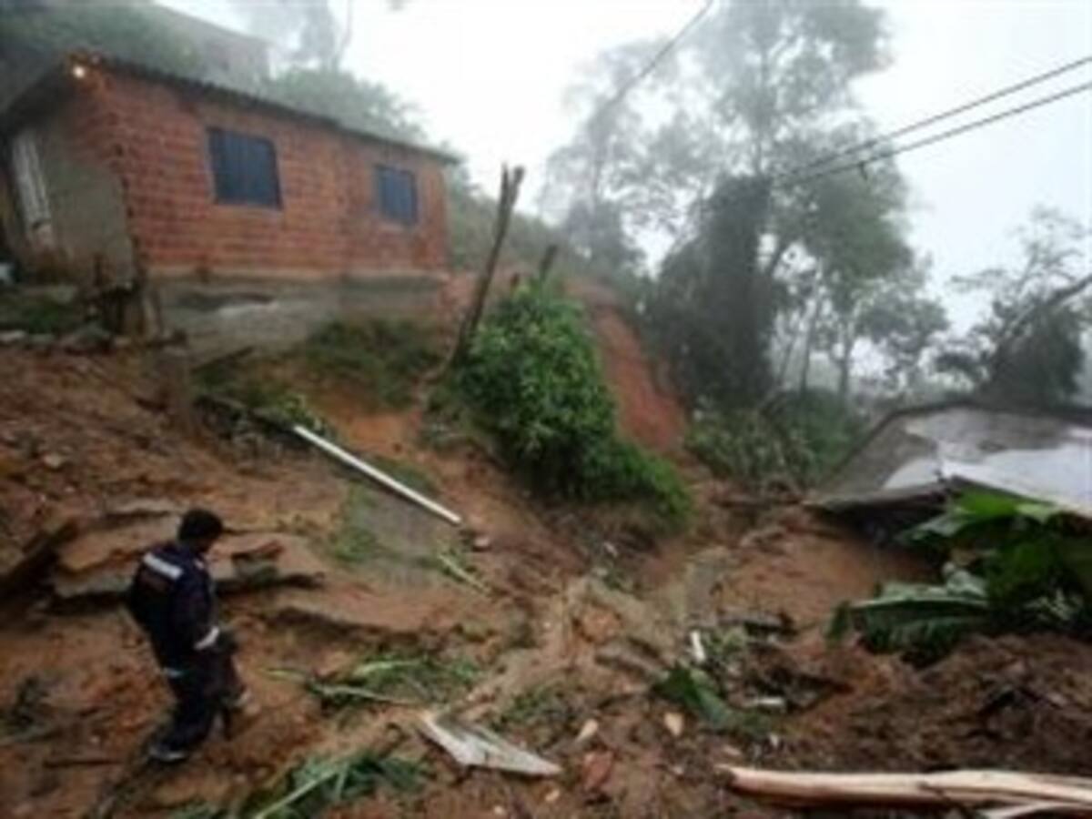 Fuertes lluvias provocan deslizamiento en barrios del suroriente de Bogotá