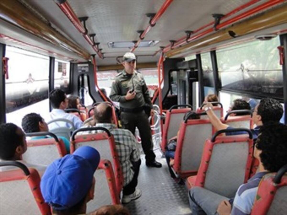 Policías infiltrados en buses intermunicipales garantizan la seguridad en Bolívar