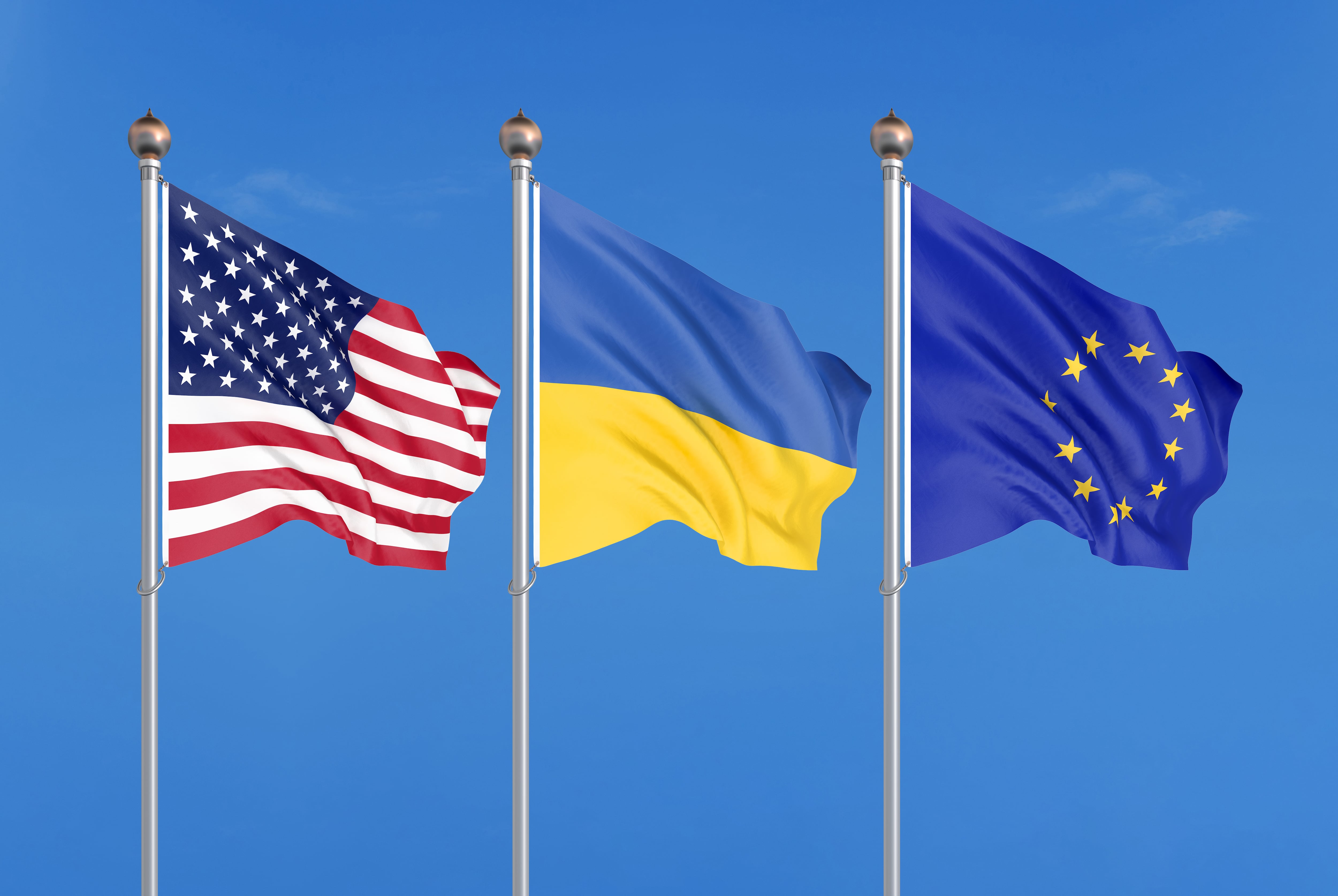 Banderas de Ucrania y la Unión Europea, imagen de referencia - Getty Images