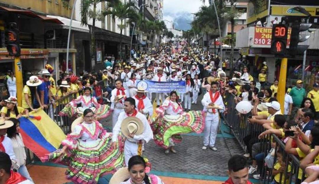 Municipios que no superen el 60% de la población vacunada deben abstenerse de hacer ferias y fiestas masivas / Colprensa 