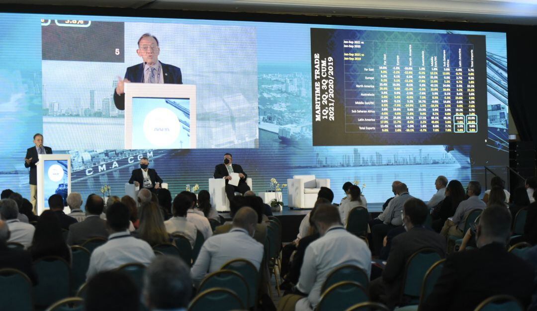 Durante el Congreso Latinoamericano de Puertos expertos aseguraron que se impondrán los hub portuarios de transbordo y aparecerán flotas más grandes.