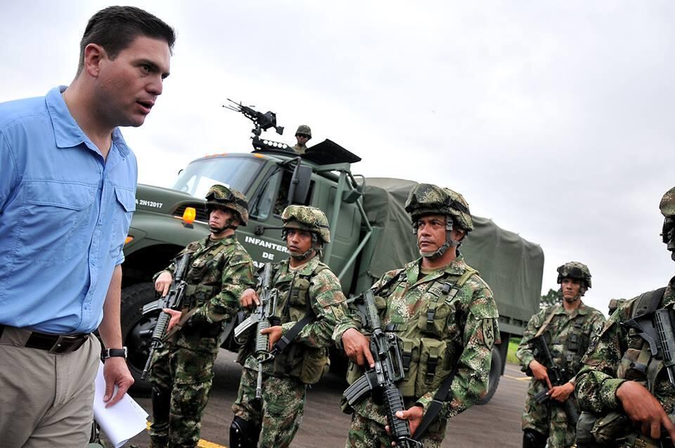 El ministro de Defensa, Juan Carlos Pinzón, aseguró que serán 2.400 miembros de la Policía , la Armada y el Ejército , los encargados de la intervención militar y de seguridad en la ciudad de Buenaventura, Valle del Cauca.