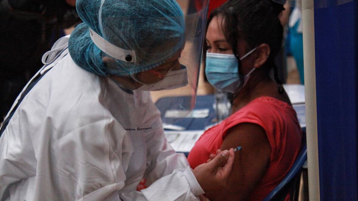 Bogotá: Puntos habilitados para vacunarse hoy 30 de marzo contra COVID-19