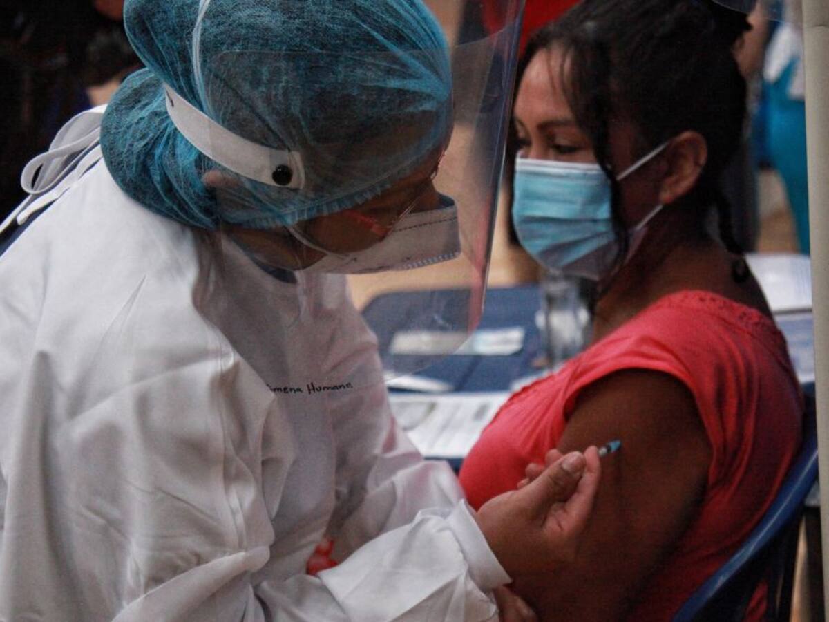 Bogotá: Puntos habilitados para vacunarse hoy 30 de marzo contra COVID-19