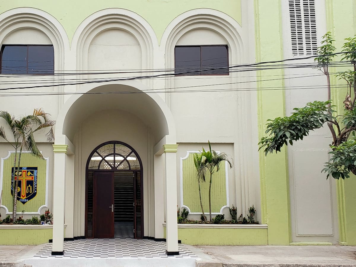 Padres de familia en Barranquilla anuncian plantón por presunto acoso de docente a estudiantes
