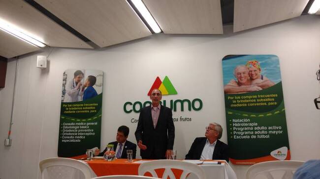 Ex agente interventor, Enrique Valencia (de pie) y Guillermo Arboleda (derecha).