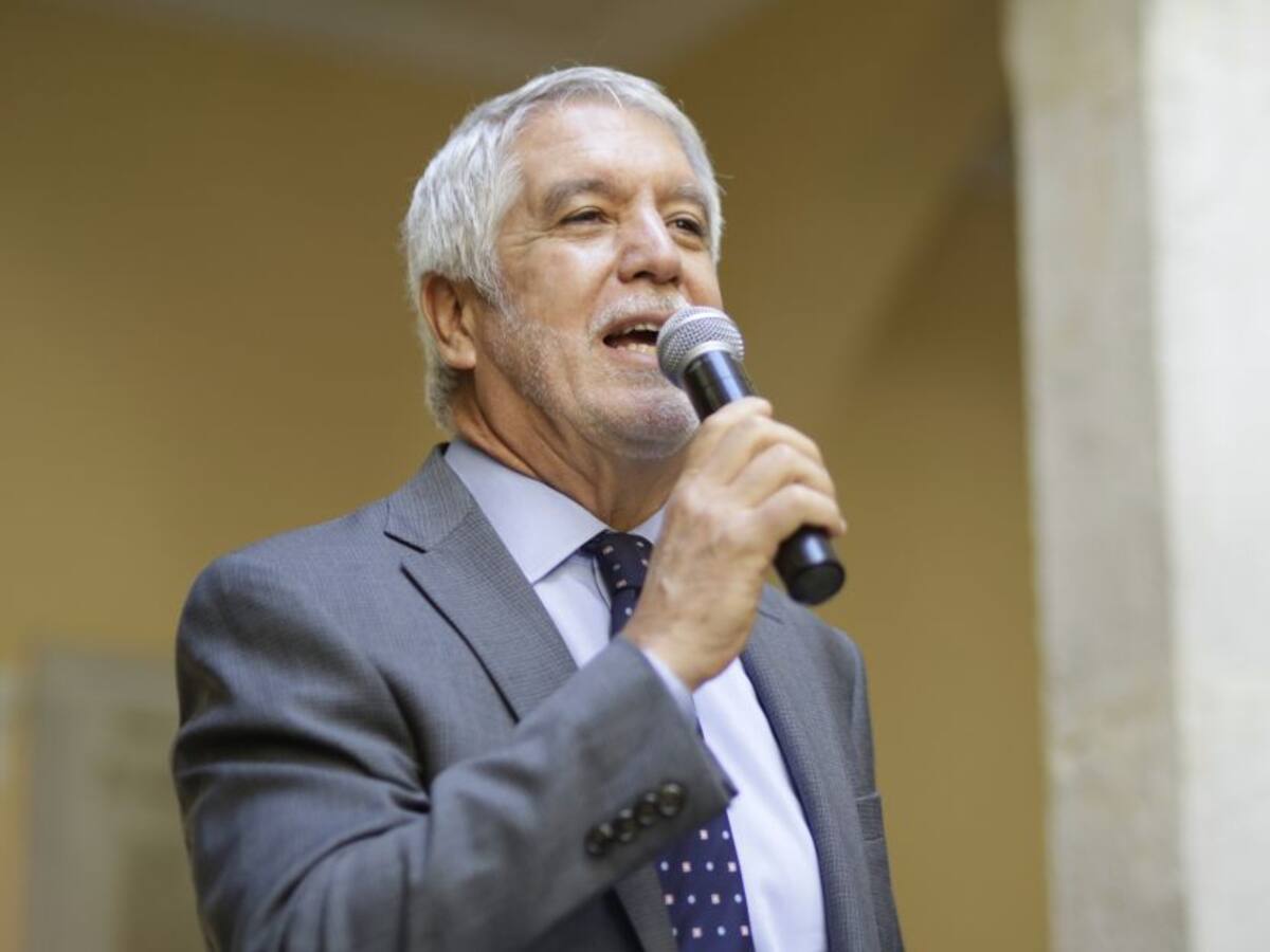 Peñalosa sigue en camino a presidencia y lanzó crítica al número de firmas