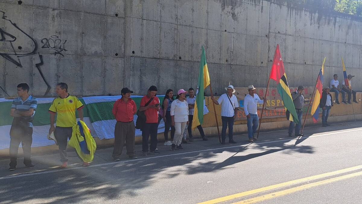 Se habilitó el pasó en la vía Bucaramanga - Bogotá