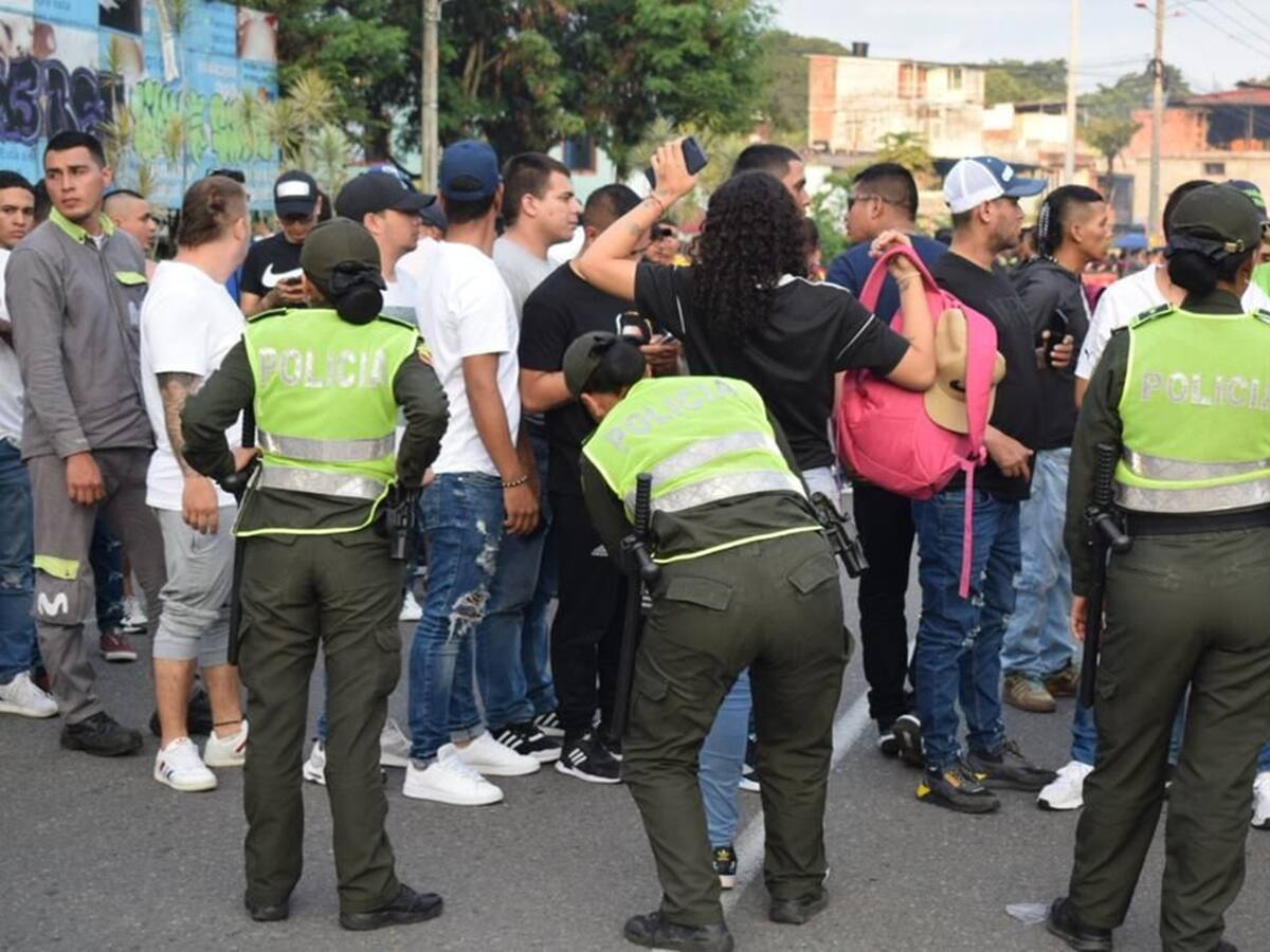 Buen comportamiento de los hinchas del Deportes Tolima y el América de Cali