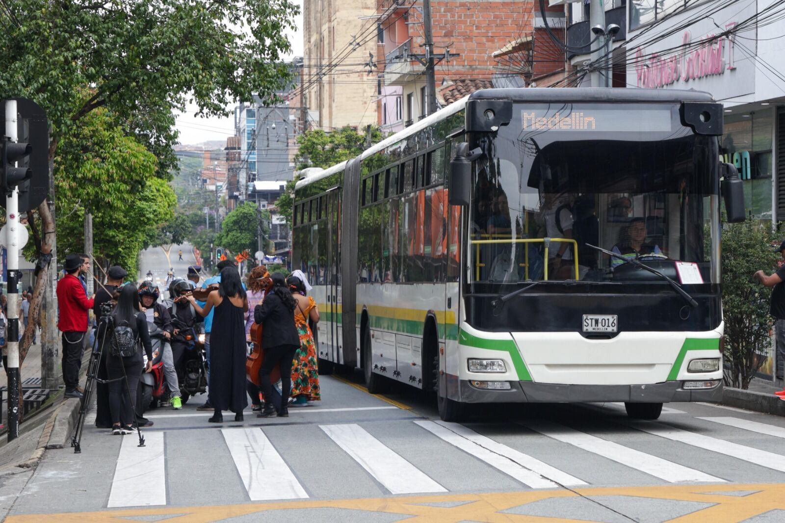 Estrategia pedagógica en corredor vial del Metroplús en Manrique. Foto: Alcaldía de Medellín