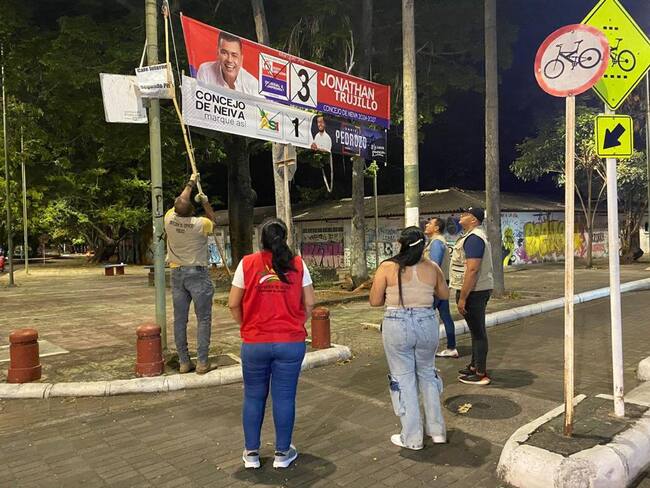 Desmonte de 14 pasacalles, 5 mini vallas, 2 vallas medianas y 4 pendones.
