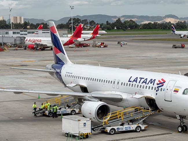 La Compañía Latam Airlines suspende pago de dividendos a sus accionistas