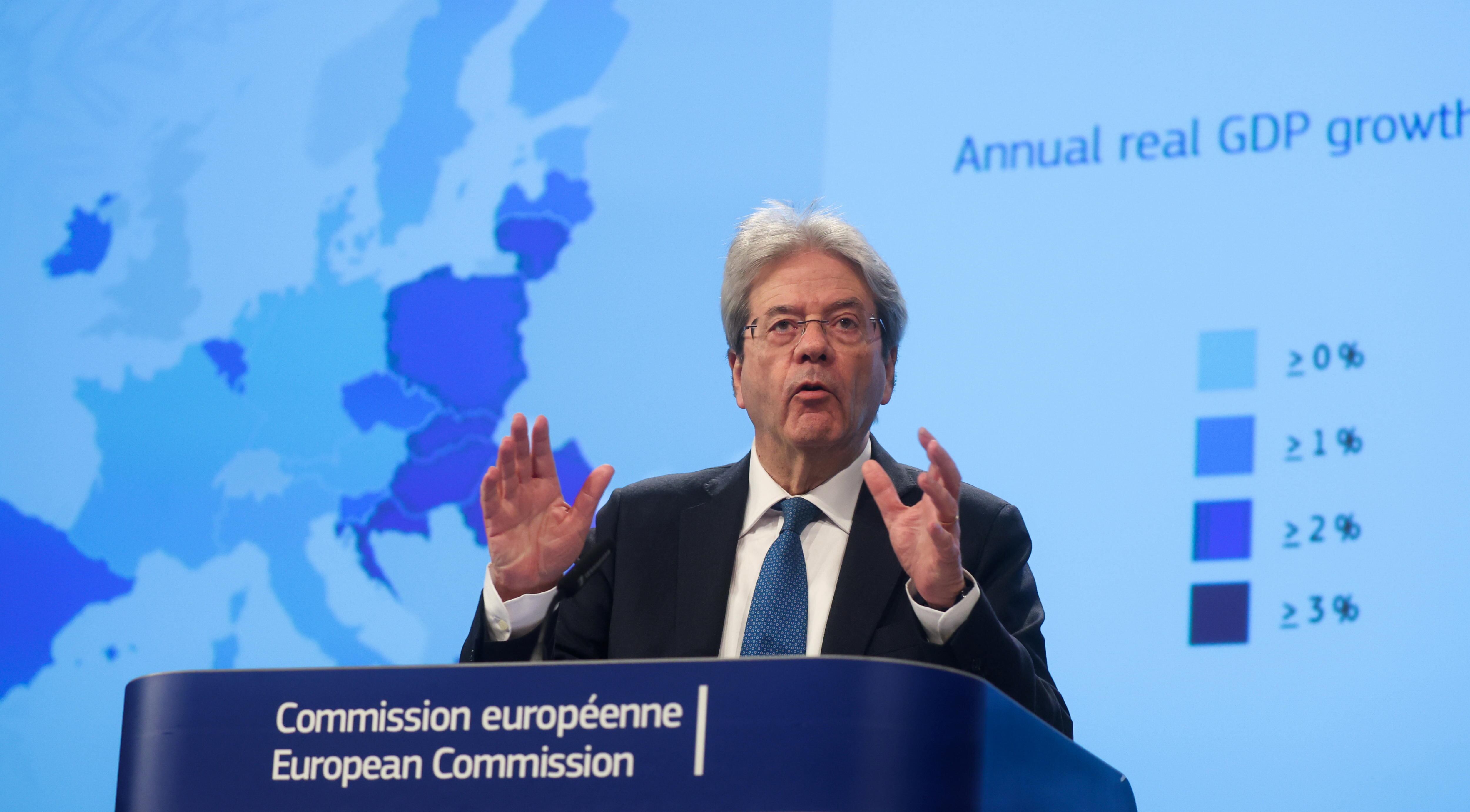 Brussels (Belgium), 15/02/2024.- European Commissioner in charge of Economy, Paolo Gentiloni, gives a press conference on the 2024 Winter Economic Forecast in Brussels, Belgium, 15 February 2024. Following subdued growth last year, the EU economy has entered 2024 on a weaker footing than expected. The European Commission's Winter Interim Forecast revises growth in both the EU and the euro area down to 0.5 percent in 2023, from 0.6 percent projected in the Autumn Forecast, and to 0.9 percent (from 1.3 percent) in the EU and 0.8 percent (from 1.2 percent) in the euro area in 2024. In 2025, economic activity is still expected to expand by 1.7 percent in the EU and 1.5 percent in the euro area. (Bélgica, Bruselas) EFE/EPA/OLIVIER HOSLET