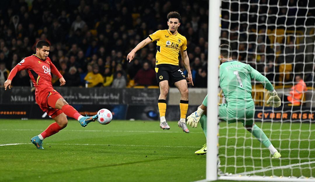 Juan Camilo 'Cucho' Hernández jugando para el Watford.