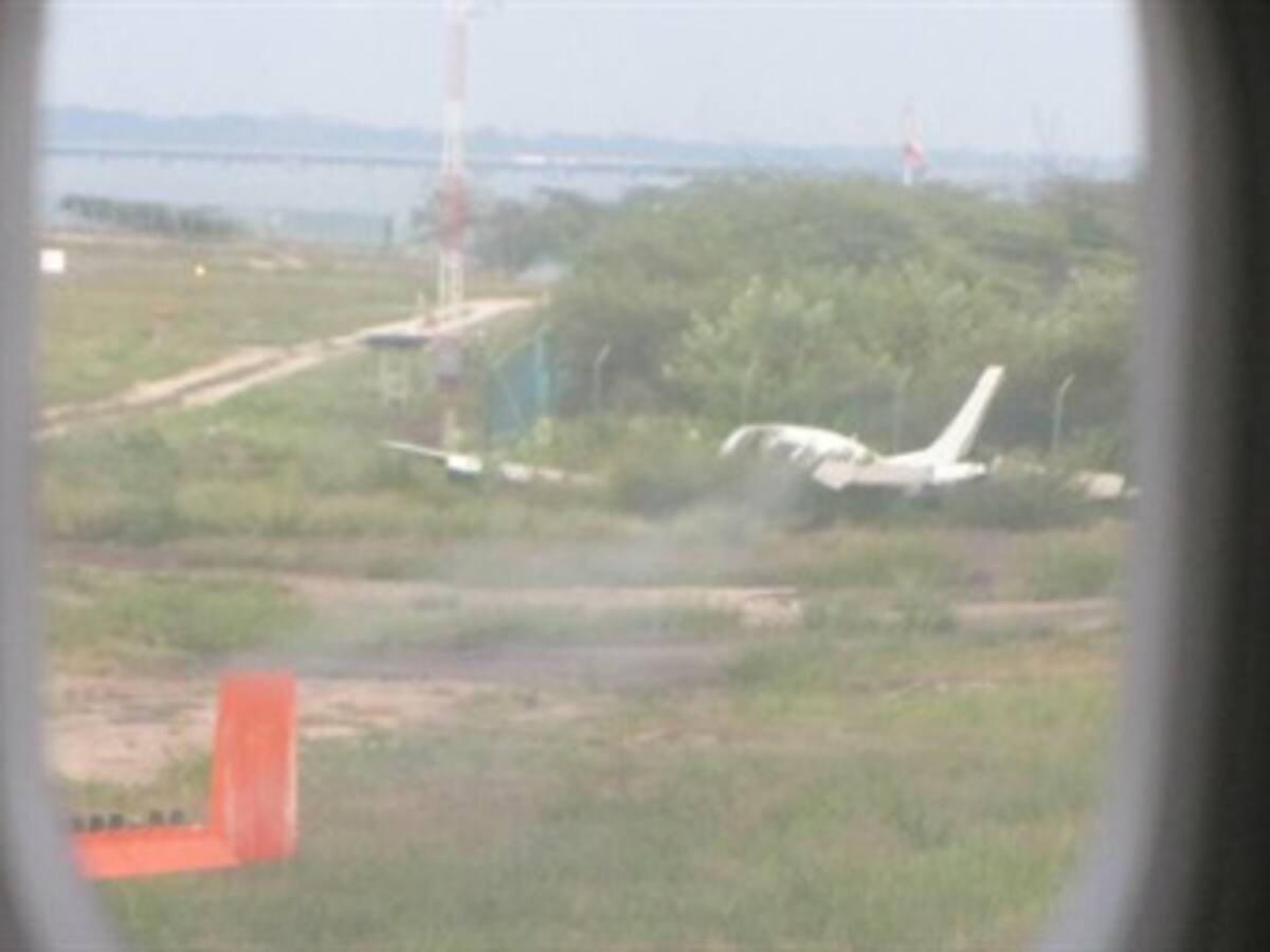 ¿Por qué una avioneta se ve "abandonada" en el aeropuerto de Santa Marta?