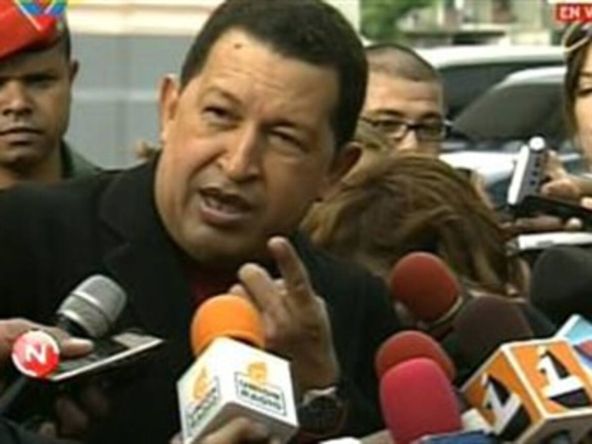 El presidente Chávez no descarta la idea de derribar aviones del narcotráfico