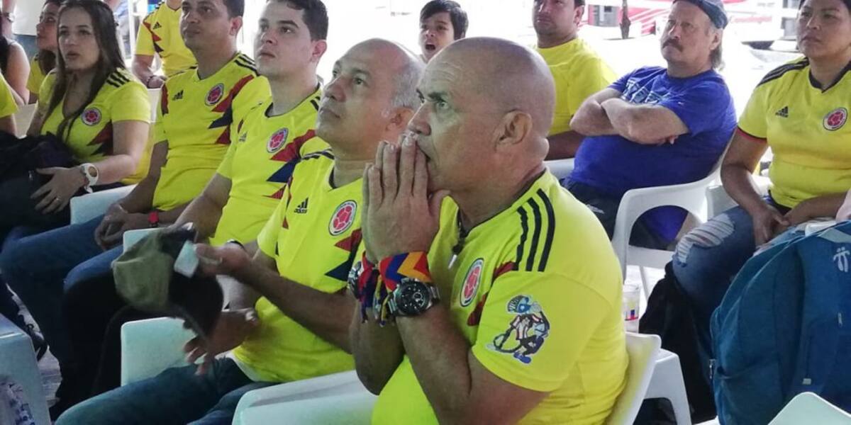 Hinchas Acompañando a la Selección 