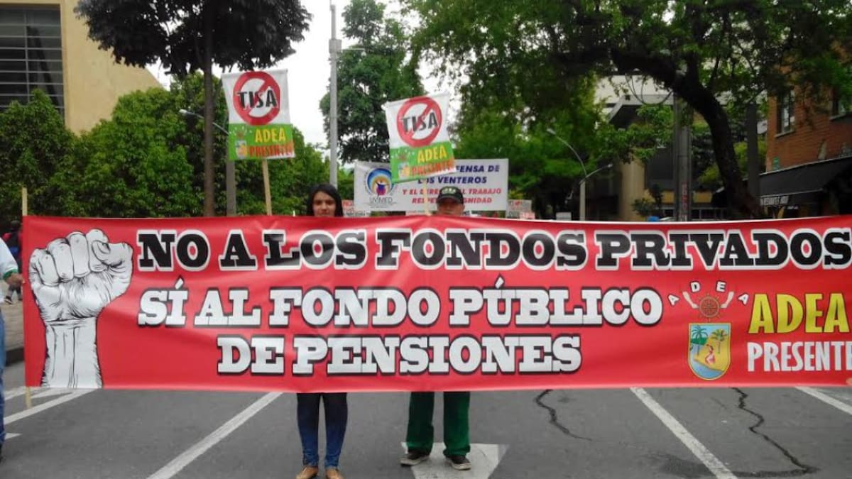 En Antioquia, cientos de personas salieron a las calles a exigir mejores condiciones laborales.