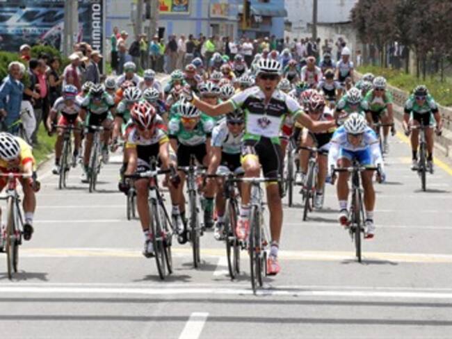 El boyacense Sebastián Molano es el primer líder de la Vuelta del Porvenir