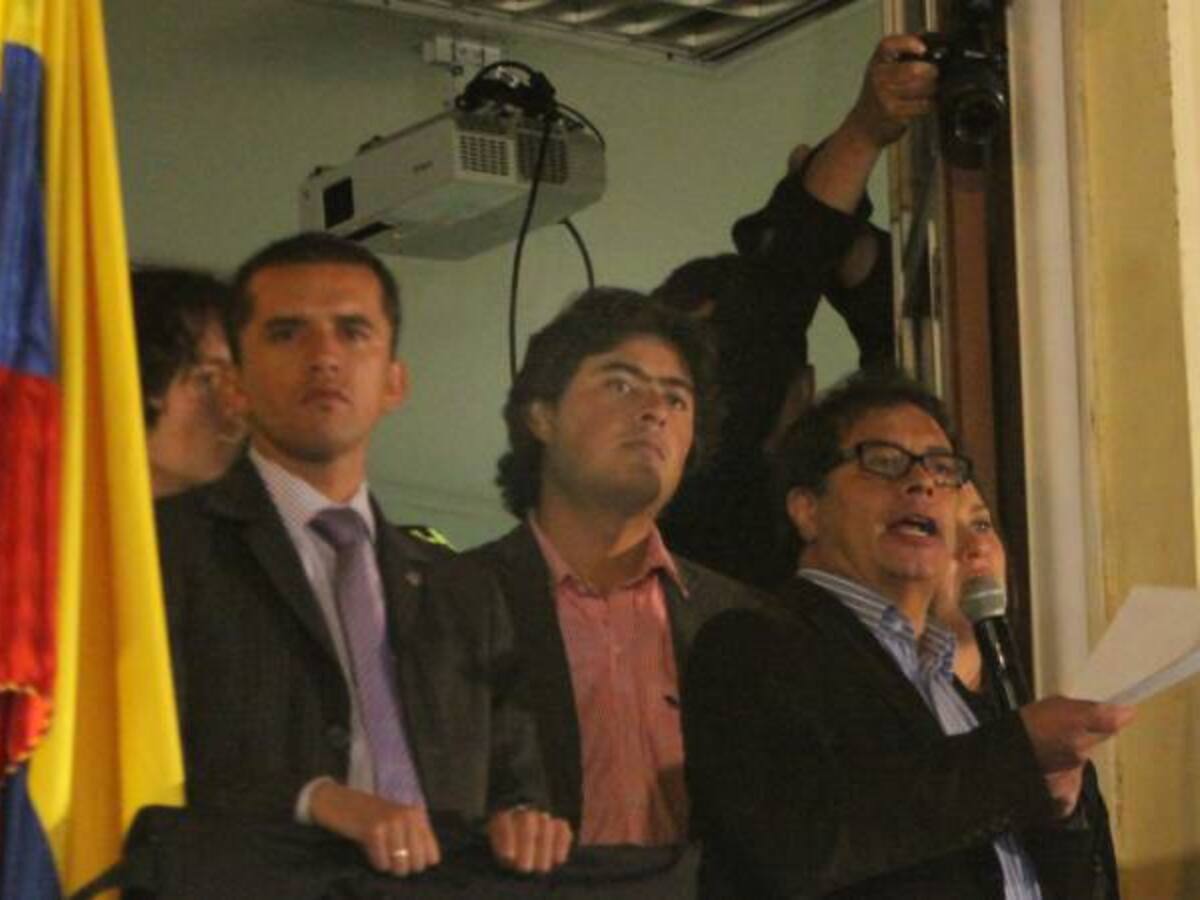 Nicolás, hijo de Gustavo Petro, cuestionó las políticas de la Alcaldía de Bogotá