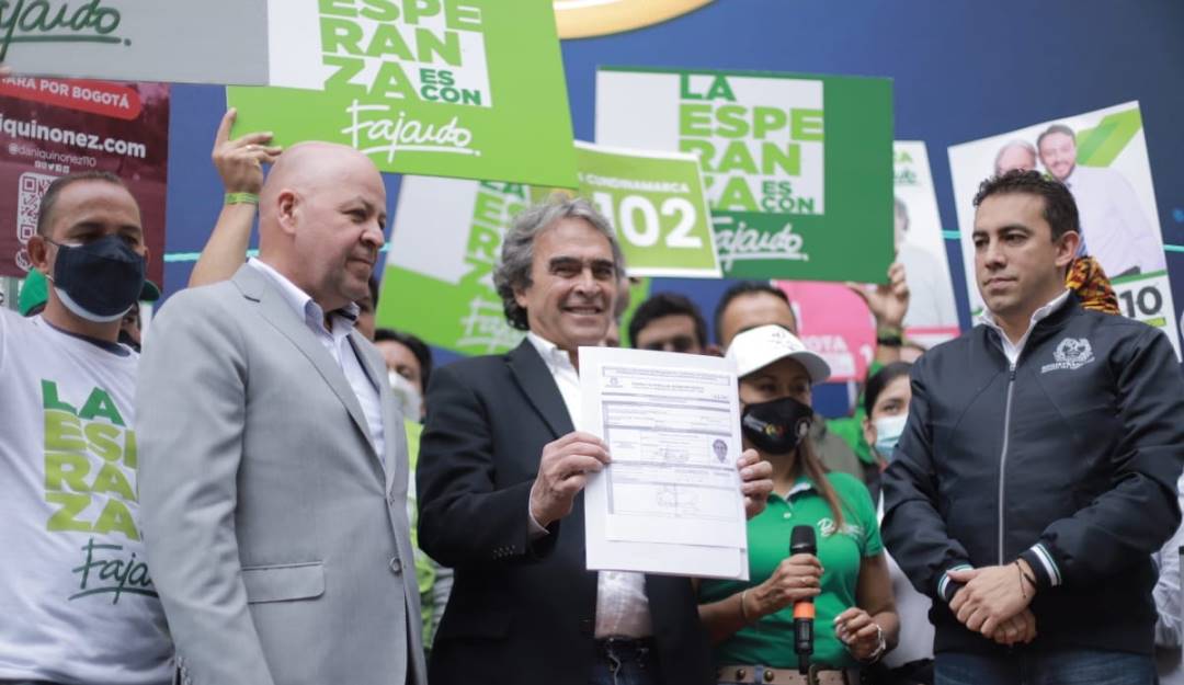 Sergio Fajardo inscribe su candidatura presidencial para participar en la consulta de la Coalición Centro Esperanza