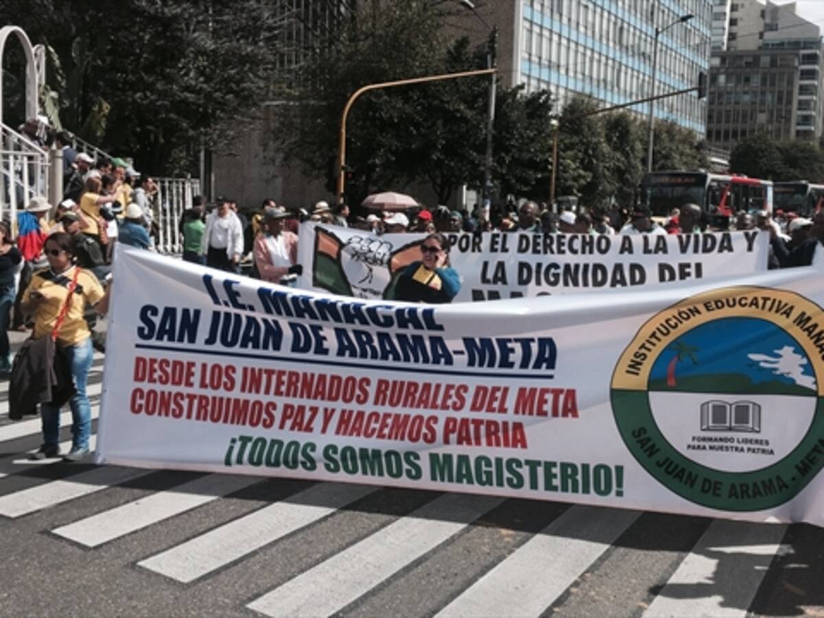 Avanza la marcha de maestros en Bogotá - fotos