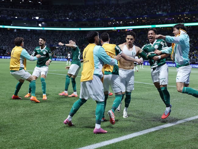 Raphael Veiga celebra el gol definitivo para la clasificación de Palmeiras ante Liga de Quito. (Photo by Alexandre Schneider/Getty Images)