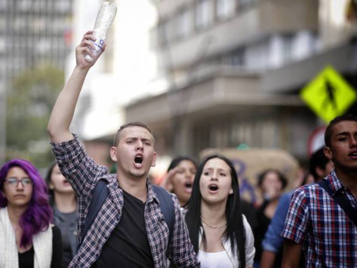 Universitarios celebran premio Nobel de paz para Colombia