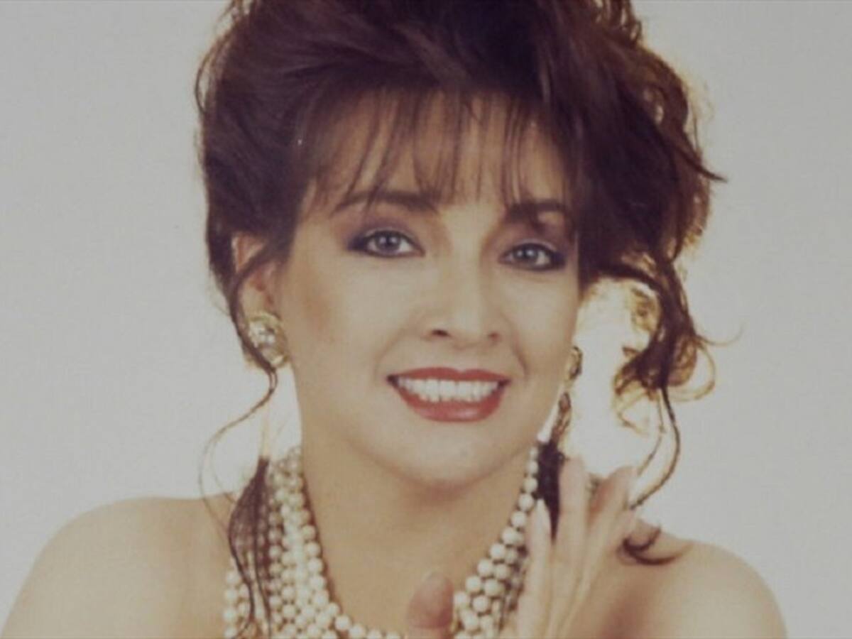 La historia detrás del nombre artístico de Claudia de Colombia