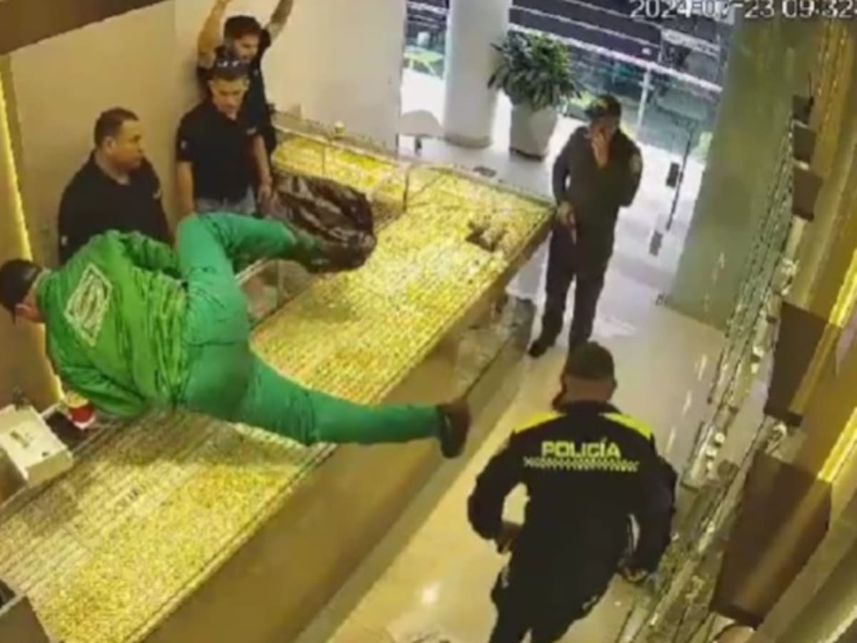 A la cárcel el subintendente de la Policía señalado de facilitar hurto a una joyería en Bucaramanga