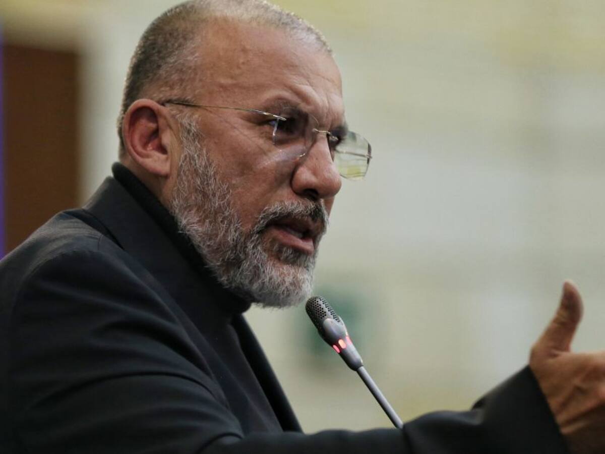 Sabemos que dos coróneles del ejército lideraron las chuzadas: Roy Barreras